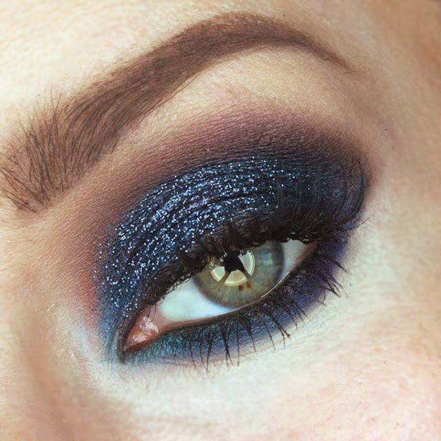 Read more about the article HOLIDAY ACCENTS Bling in the New Year EYES MAKE UP DESIGN