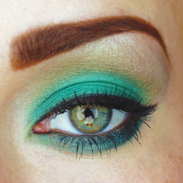 Read more about the article SEASONALS LOOKS Bold Spring EYES MAKE UP DESIGN