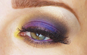 Read more about the article SPORTS TEAM Washington Huskies EYES MAKE UP DESIGN