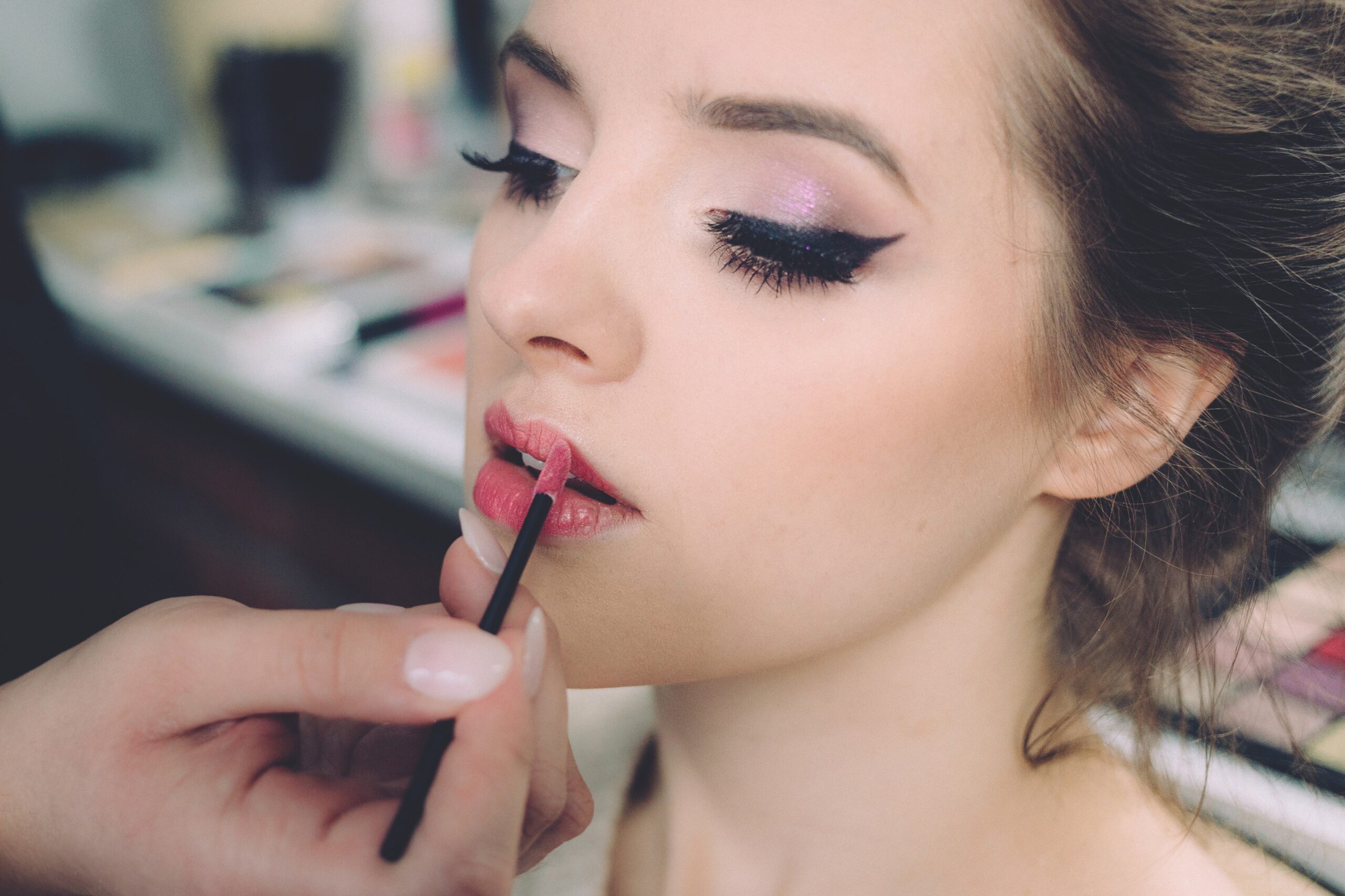 Read more about the article <strong>Bold lipstick looks</strong>